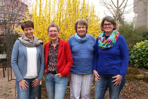 die vier hauptamtlichen Mitarbeiterinnen des Hospizzentrums Monika List, Ursula Zirkel, Elfriede Fath und Antje Neubauer